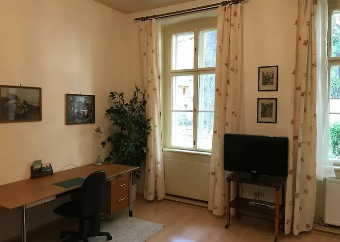 70m² Grosses Mit Gartenzugang Apartment