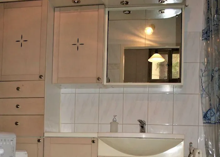 70m² Grosses Mit Gartenzugang Apartment