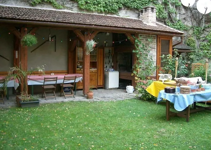 70m² Grosses Mit Gartenzugang Apartment